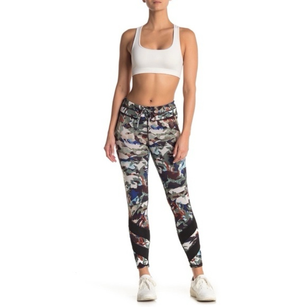 Free People FP movement size Medium Daybreak Camo 7/8 Legging with mesh